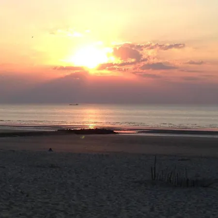 Ruim Zonnig Op 50m Апартаменты